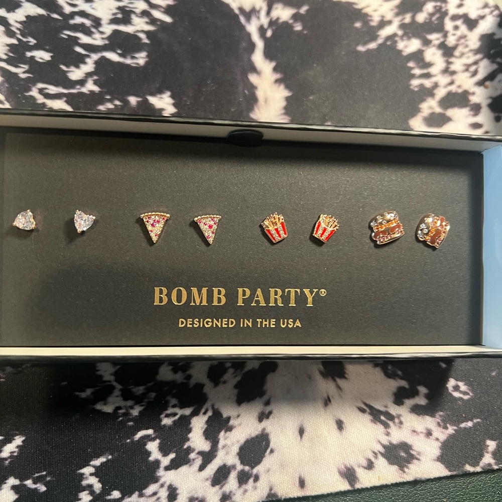 Simply Studs Bomb Party